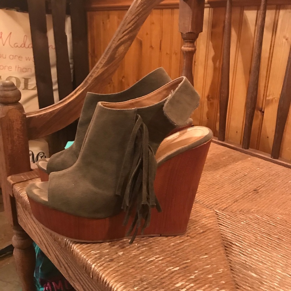 Heels - Picture 2 of 2